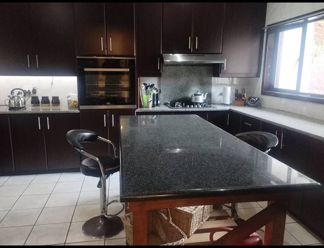5 BEDROOM HOUSE FOR SALE IN BLUFF